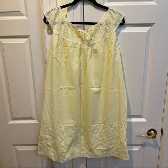 Komar Vintage Yellow Nightgown Nightie